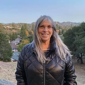 Meet your Posher, Debbie